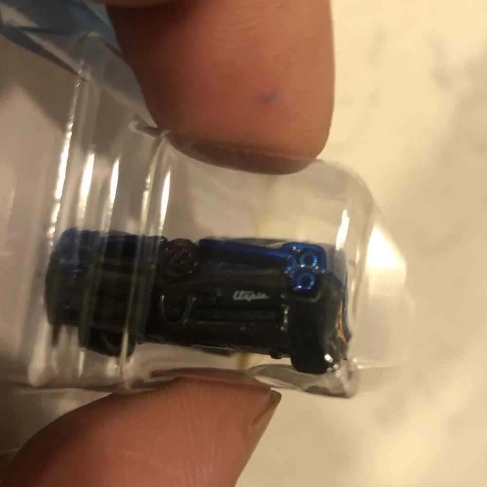 Mattel Hot Wheels Blue Pagani Utopia